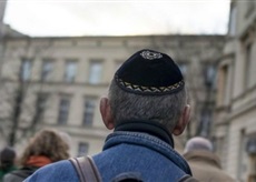 Hollande: No Tolerance for Intimidating French Jews