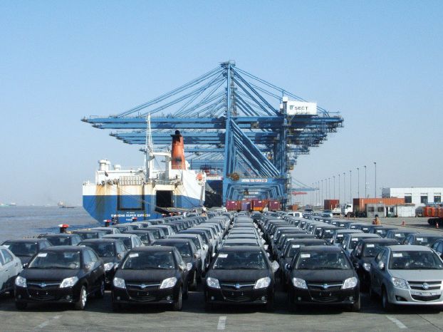 US Trade Deficit Widens as Food and Car Imports Grow